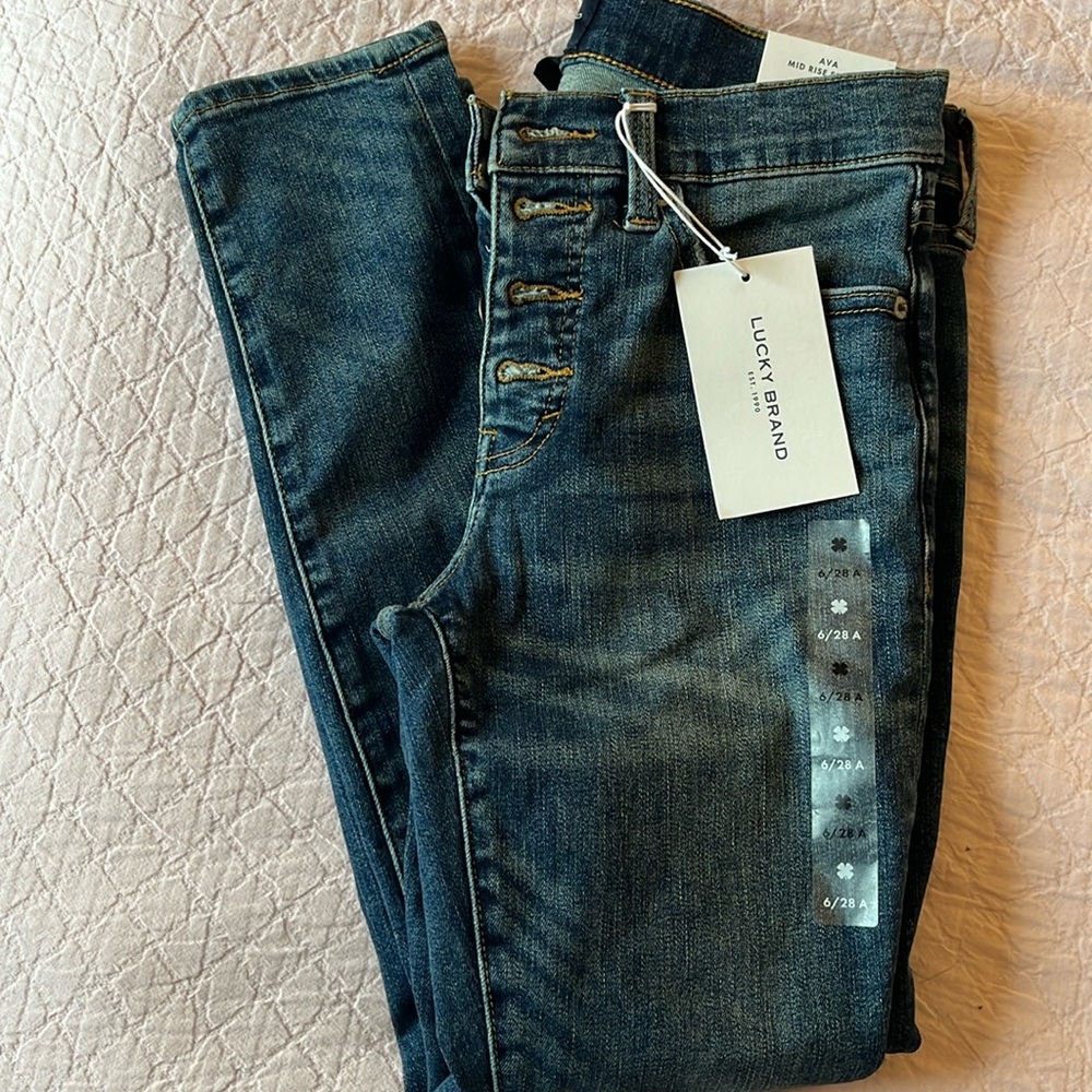 NEW Lucky Brand Ava mid rise womens jeans. Size 6/28A. Button-fly.